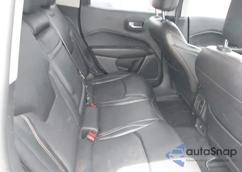 2018 Jeep Compass Latitude 4X4 z USA, uszkodzony, nr VIN 3C4NJDBB8JT339506